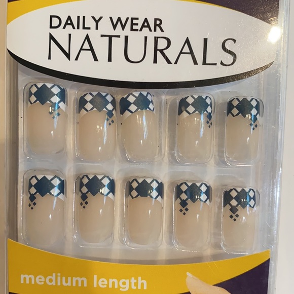 Nailene Saily Wear Natural Nails 3 packs Medium Length & Active Length New - Picture 5 of 6